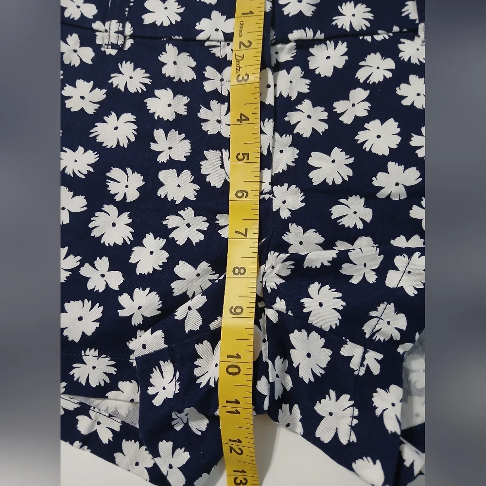 J CREW Floral Navy and White Women's Shorts‎
